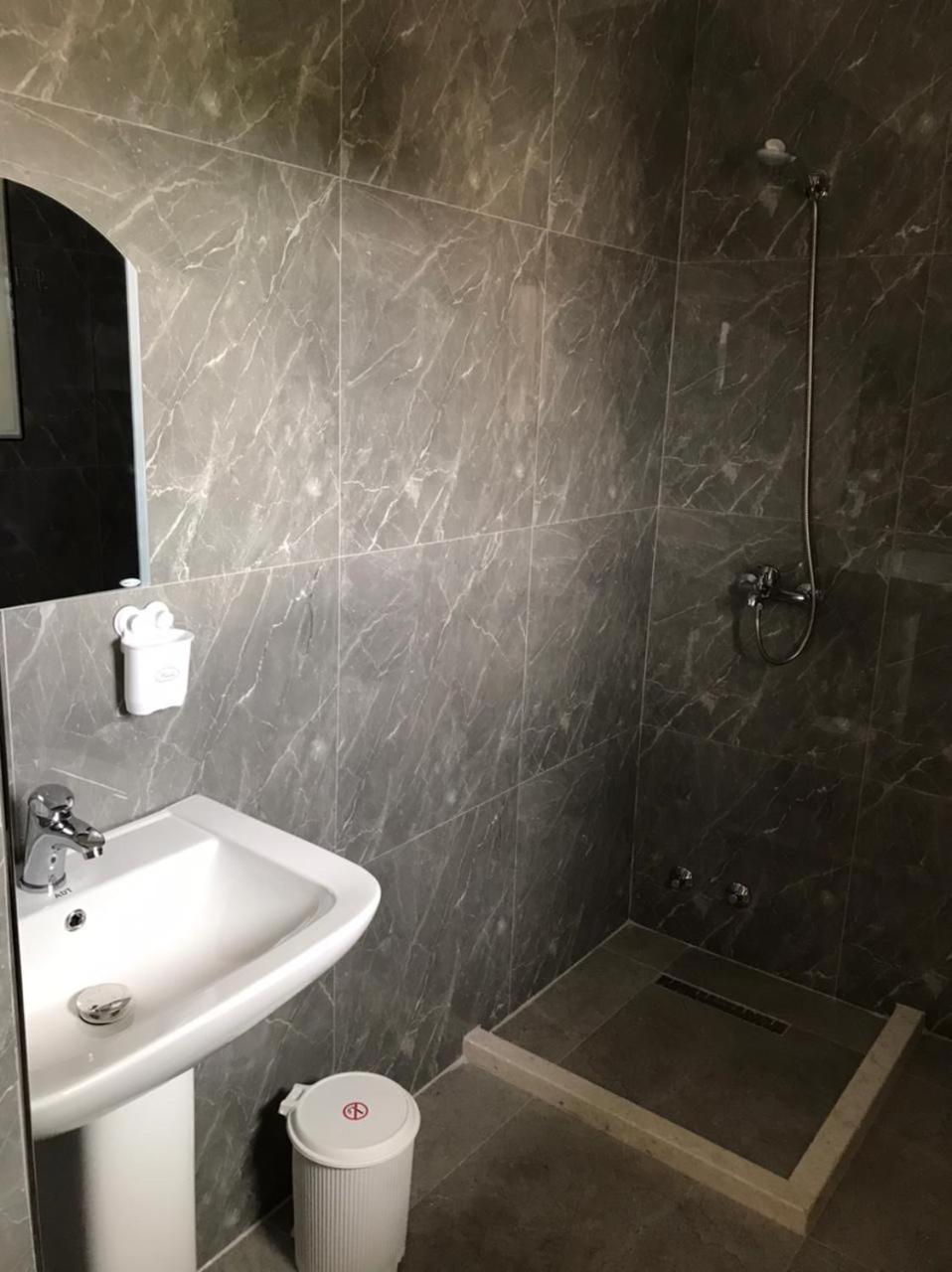 Rest House Vlore Ngoại thất bức ảnh