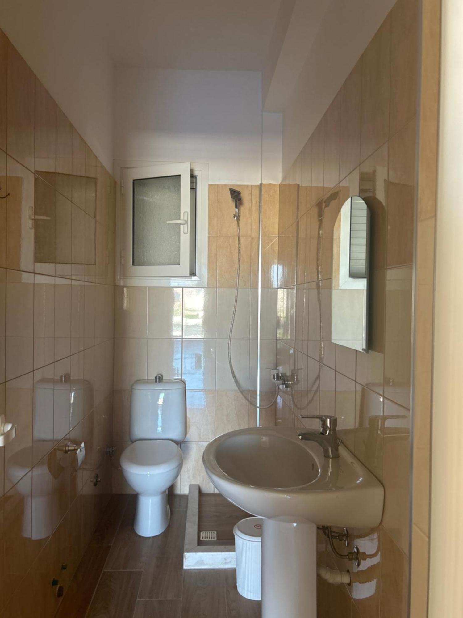 Rest House Vlore Ngoại thất bức ảnh