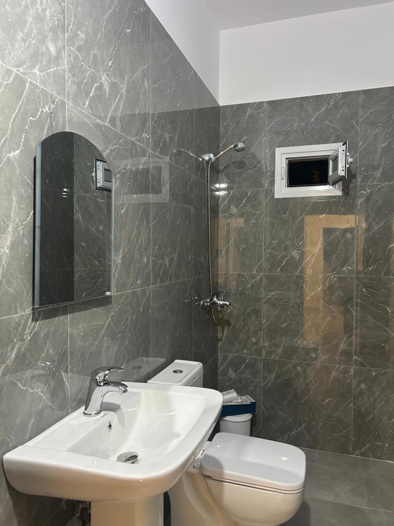 Rest House Vlore Ngoại thất bức ảnh